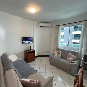  Apartamento Apto 2 dormitórios, quadra mar com garagem e ar condicionado